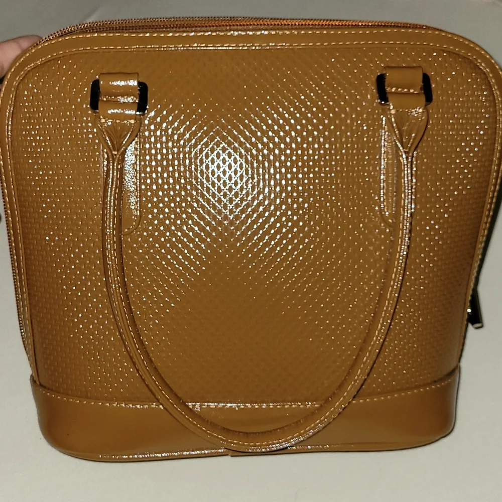 On Hold Leather purse made in Ecuador 🇪🇨 8in and 10 width Host pick 🥳🎉 New - Picture 3 of 12